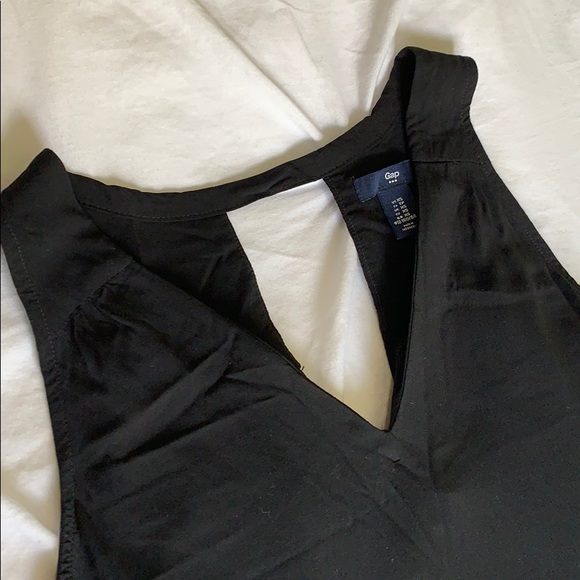 4/$20 GAP V-Neck Black Dress - Picture 4 of 6